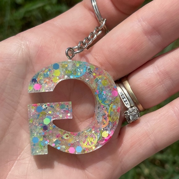 Hippie Peace Signs Letter G Initial Keychain Handmade With Resin - Picture 5 of 5